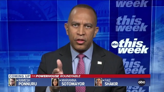 ‘Not Acceptable’: Dem Leader Jeffries Says Zohran Mamdani Still Has to ‘Clarify His Position’ on Intifada Slogan